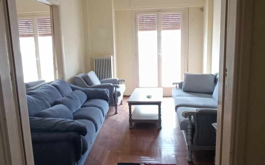 Πωλείται διαμέρισμα 70 τ.μ. στον 5ο όροφο, στην Πλατεία Αττικής