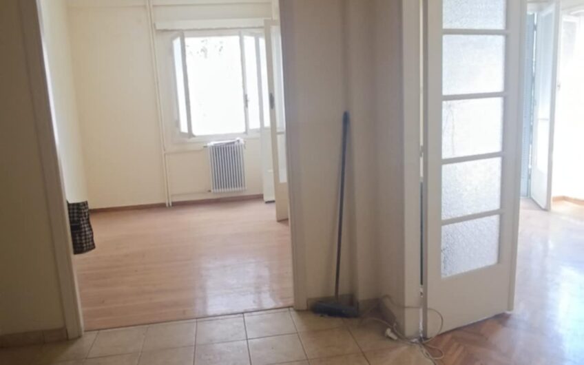 Πωλείται διαμέρισμα στον Άγιο Παντελεήμονα